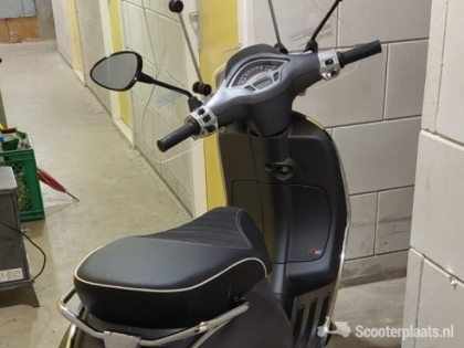 Vespa Sprint S grijs